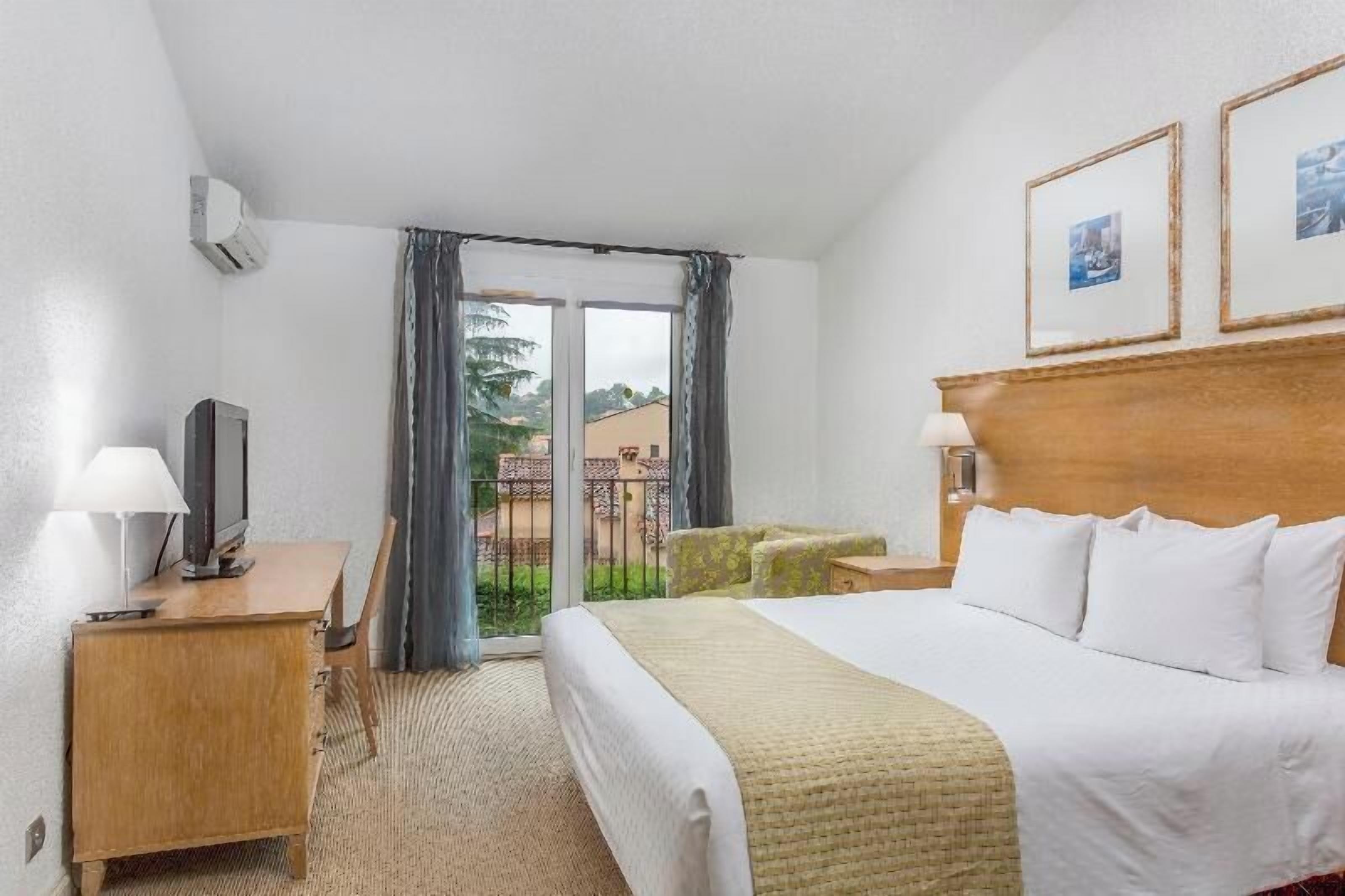 Zimmersafe, schallisolierte Zimmer, Bügeleisen/Bügelbrett