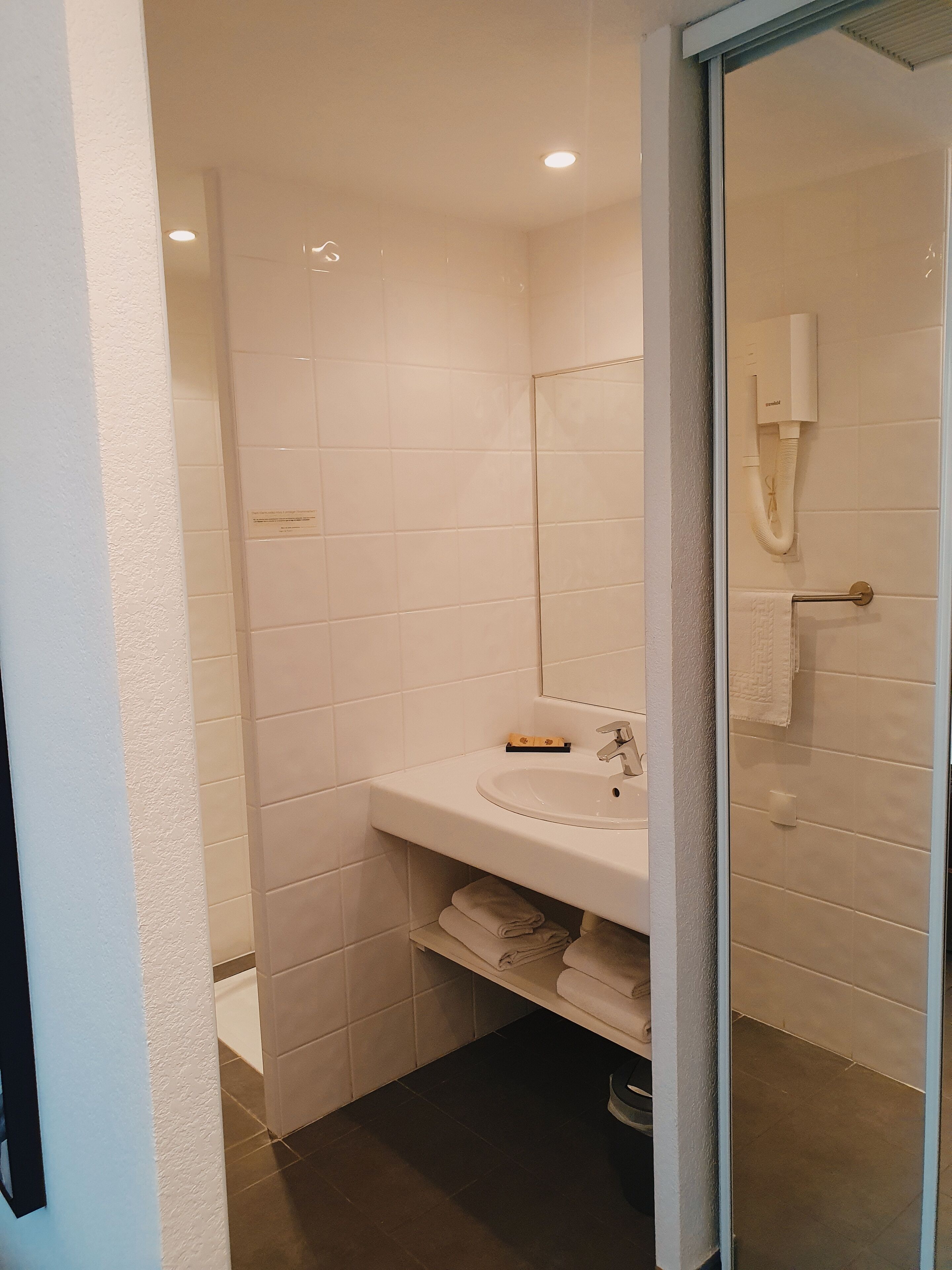 comfort double room | bathroom | shower, free toiletries, hair dryer, towels