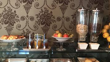 Daily continental breakfast (EUR 14.50 per person)