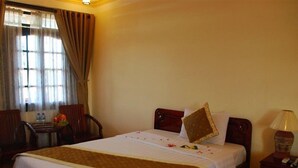 Hypo-allergenic bedding available, pillowtop beds, minibar, in-room safe - Pho Hoi Riverside Resort (Hoi An)
