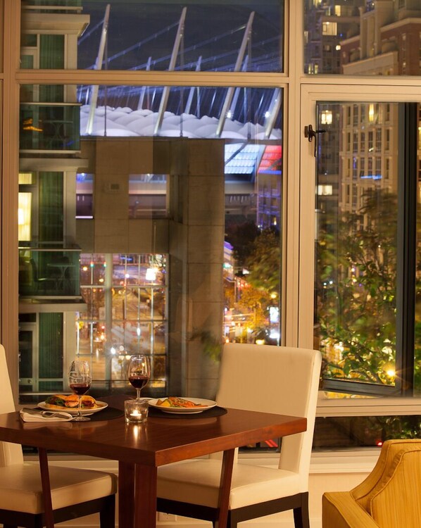 特色套房, 1 間臥室 | 起居區 | 48-吋LED 液晶電視、有線頻道、電視、iPod 底座