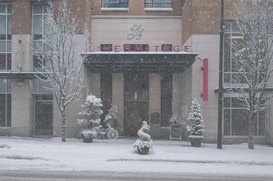 A hotel entrance with a snow-covered facade and a sign reading 'LIHERMITAGE'.