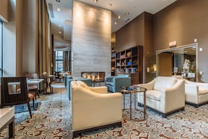 Bar-salon dans le hall