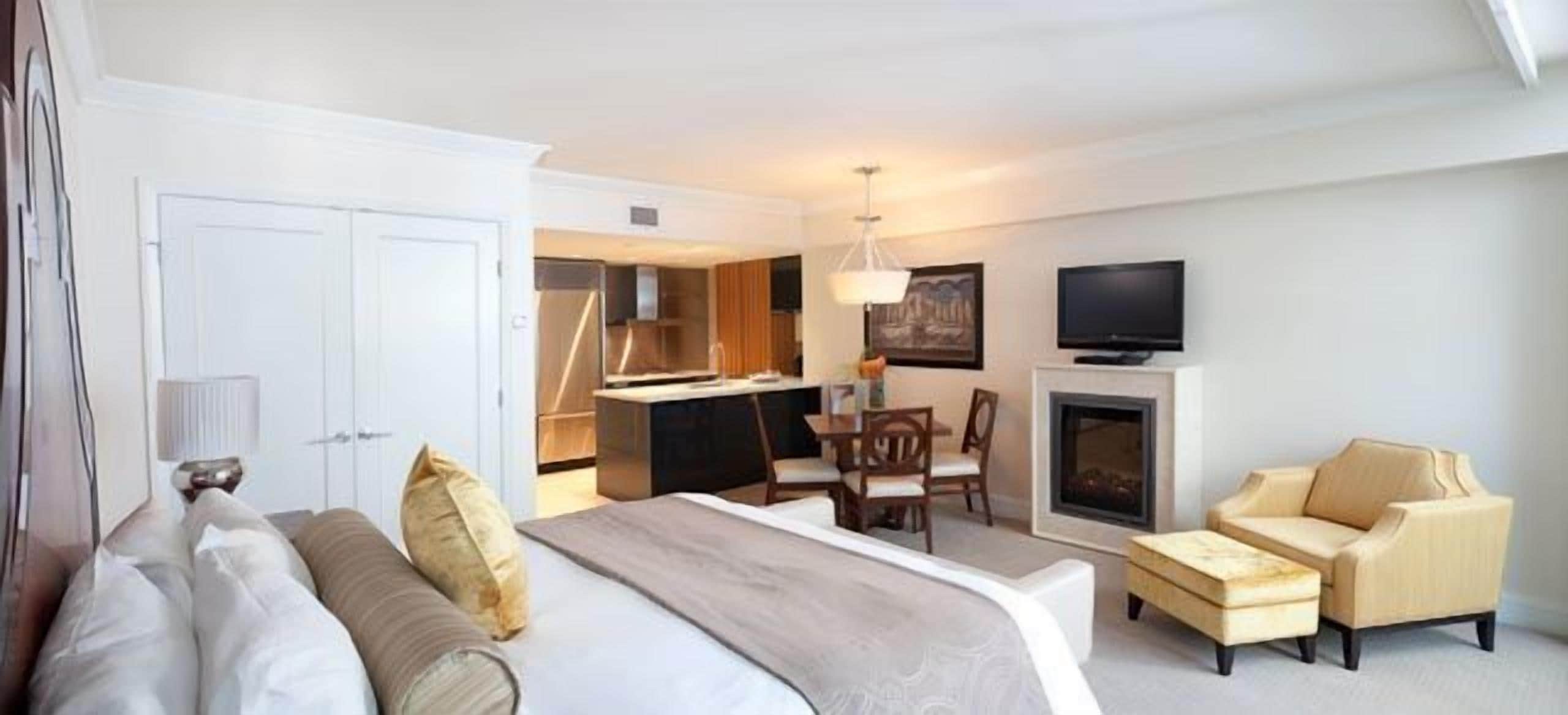 1 bedroom, egyptian cotton sheets, hypo-allergenic bedding