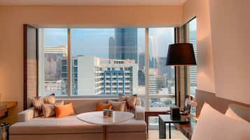 Deluxe Room, 1 King Bed, Corner | City view