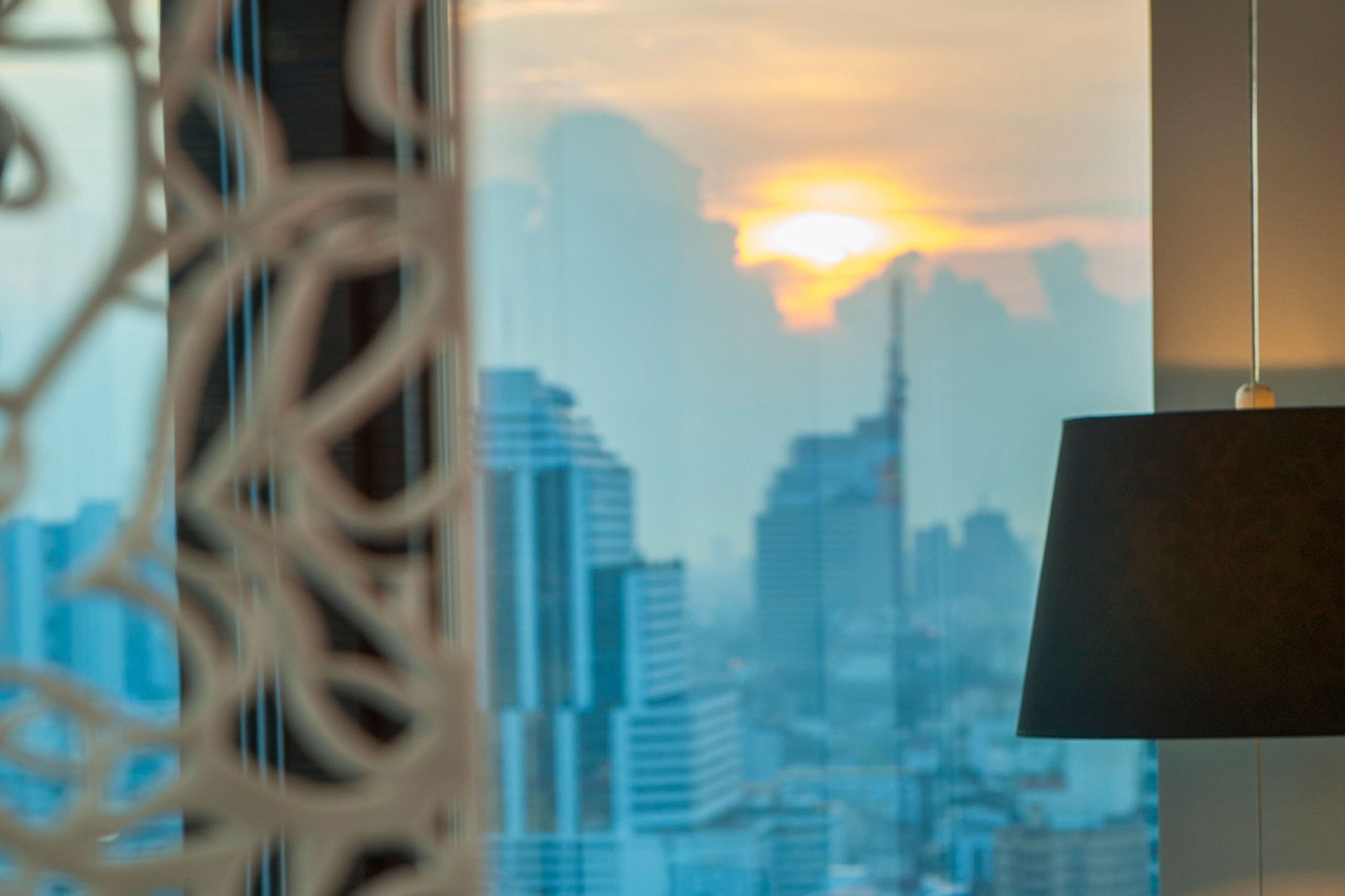 deluxe room, 1 king bed, non smoking, corner | 1 bedroom, premium bedding, down duvets, minibar