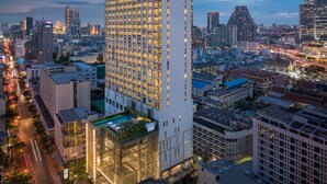 A high-rise hotel with a modern design, featuring a prominent sign at the top. - Le Meridien Bangkok (Bangkok)