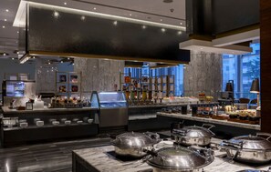 Desayuno buffet diario (THB 883 por persona)