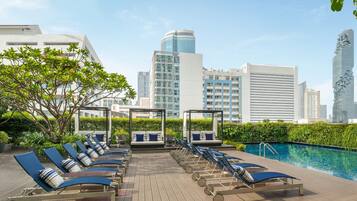 屋外プール、プール パラソル、サンラウンジャー