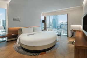 Club Room, 1 King Bed (Round Bed with Wellness High Floor) | Premium bedding, down comforters, minibar, in-room safe - Le Meridien Bangkok (Bangkok)