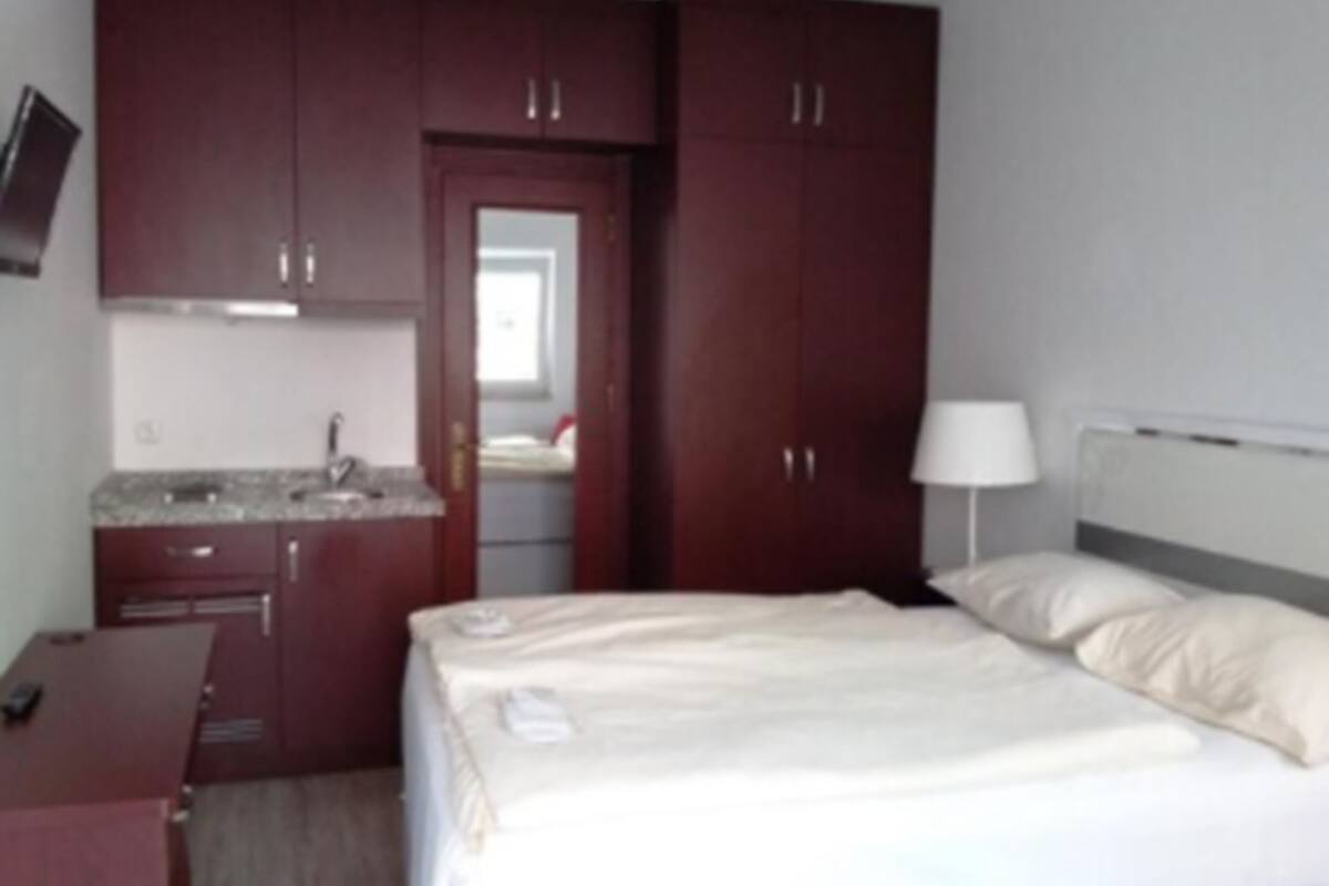 Minibar, in-room safe, desk, free WiFi