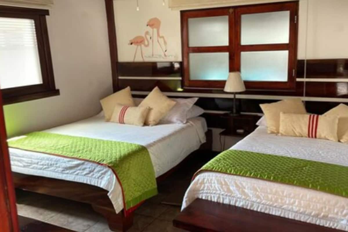 Pillow-top beds, desk, soundproofing, bed sheets