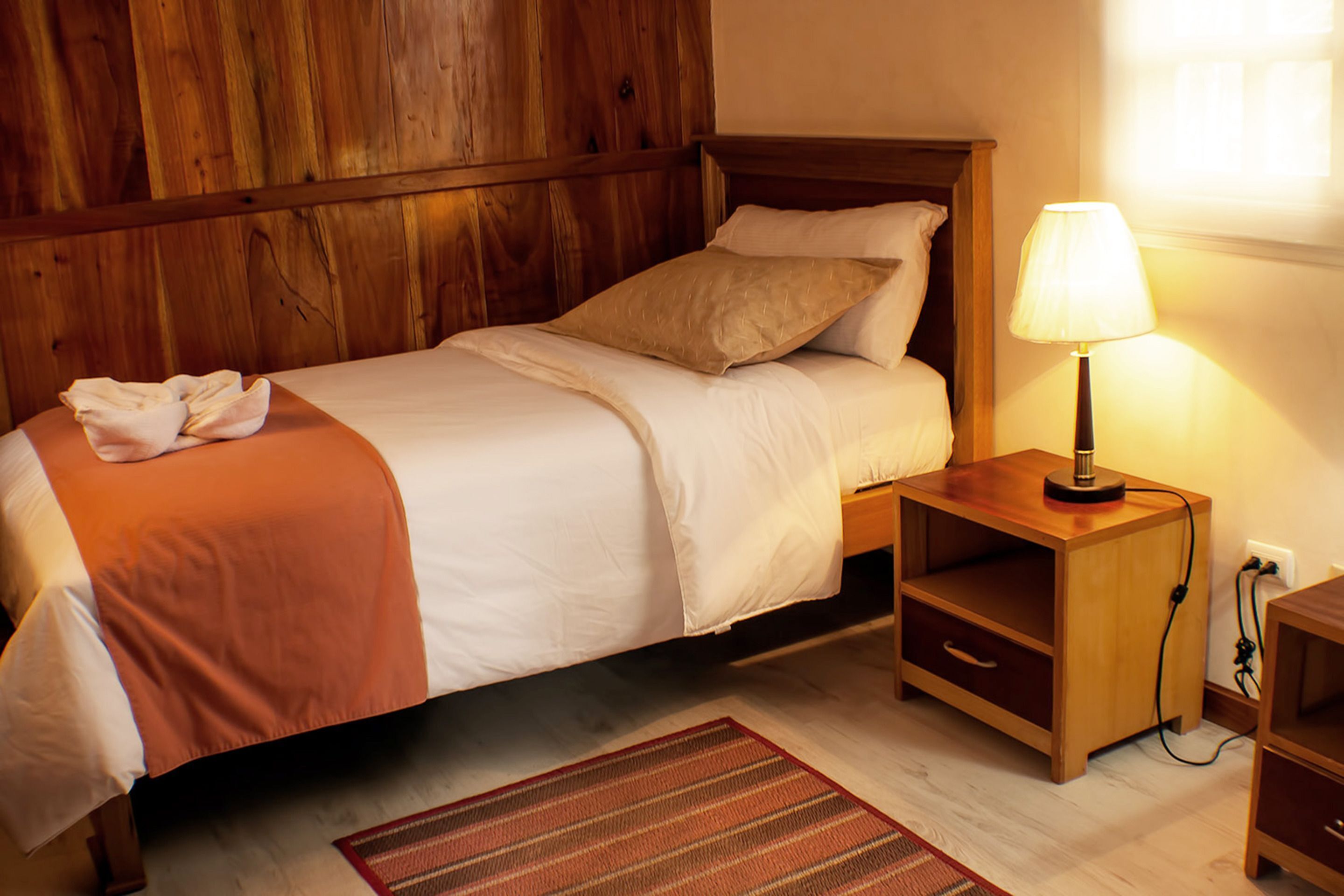 Pillowtop beds, desk, soundproofing, bed sheets