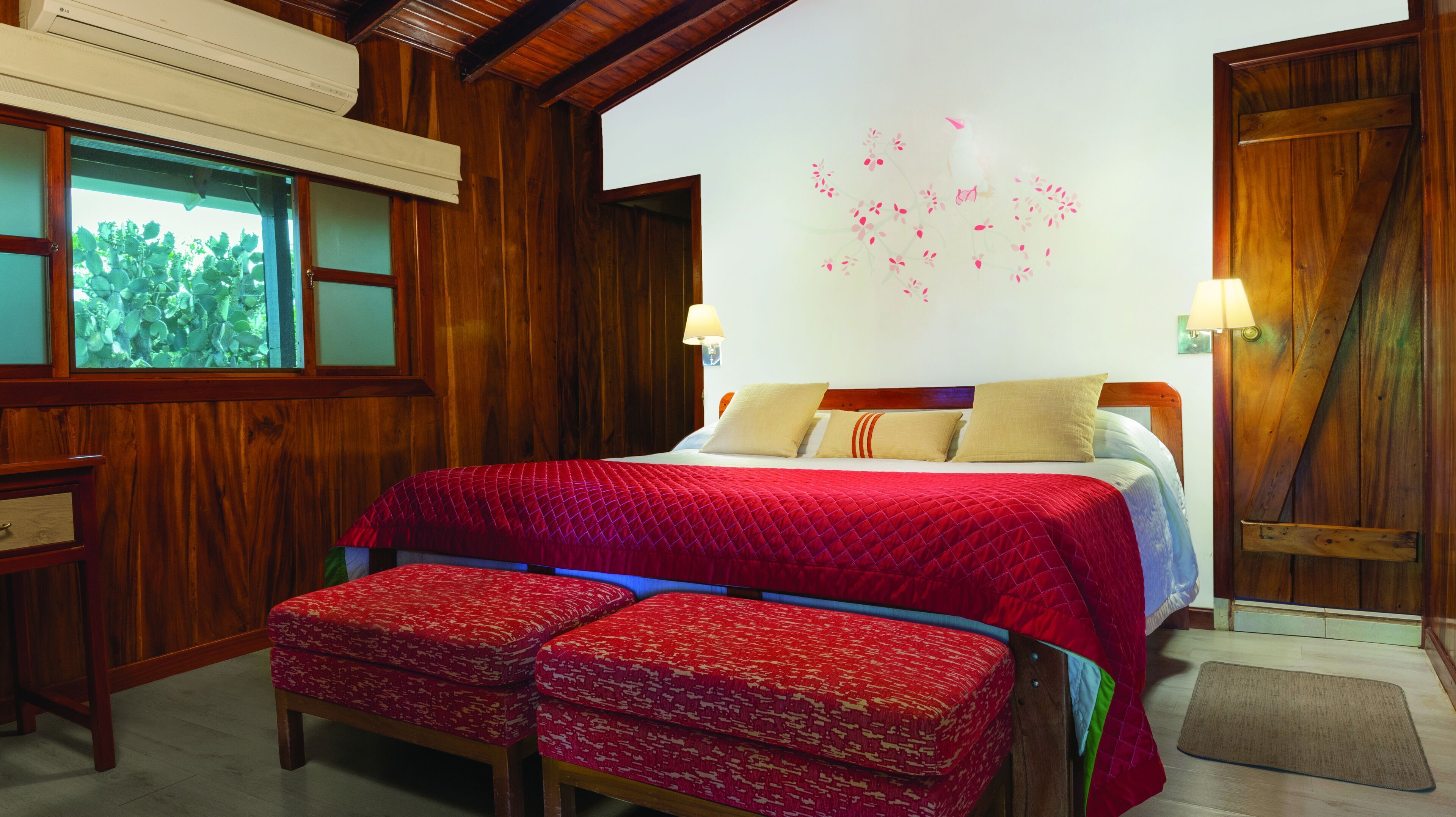 Pillowtop beds, desk, soundproofing, bed sheets