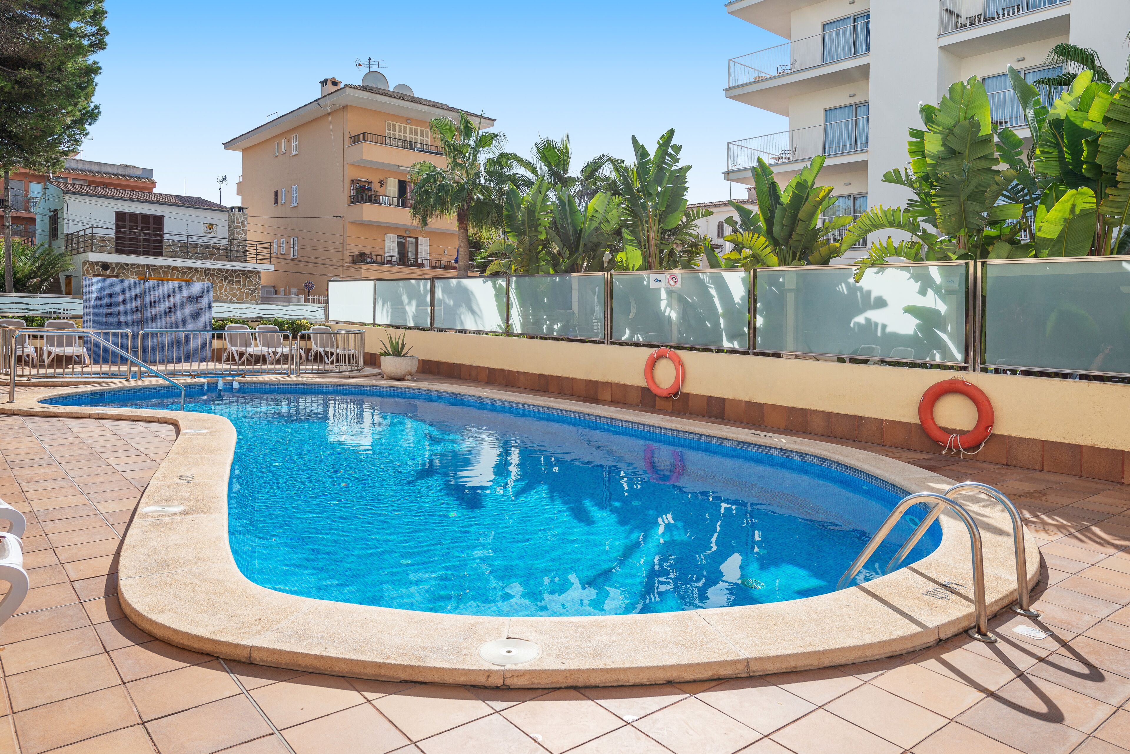 Innenpool, Außenpool