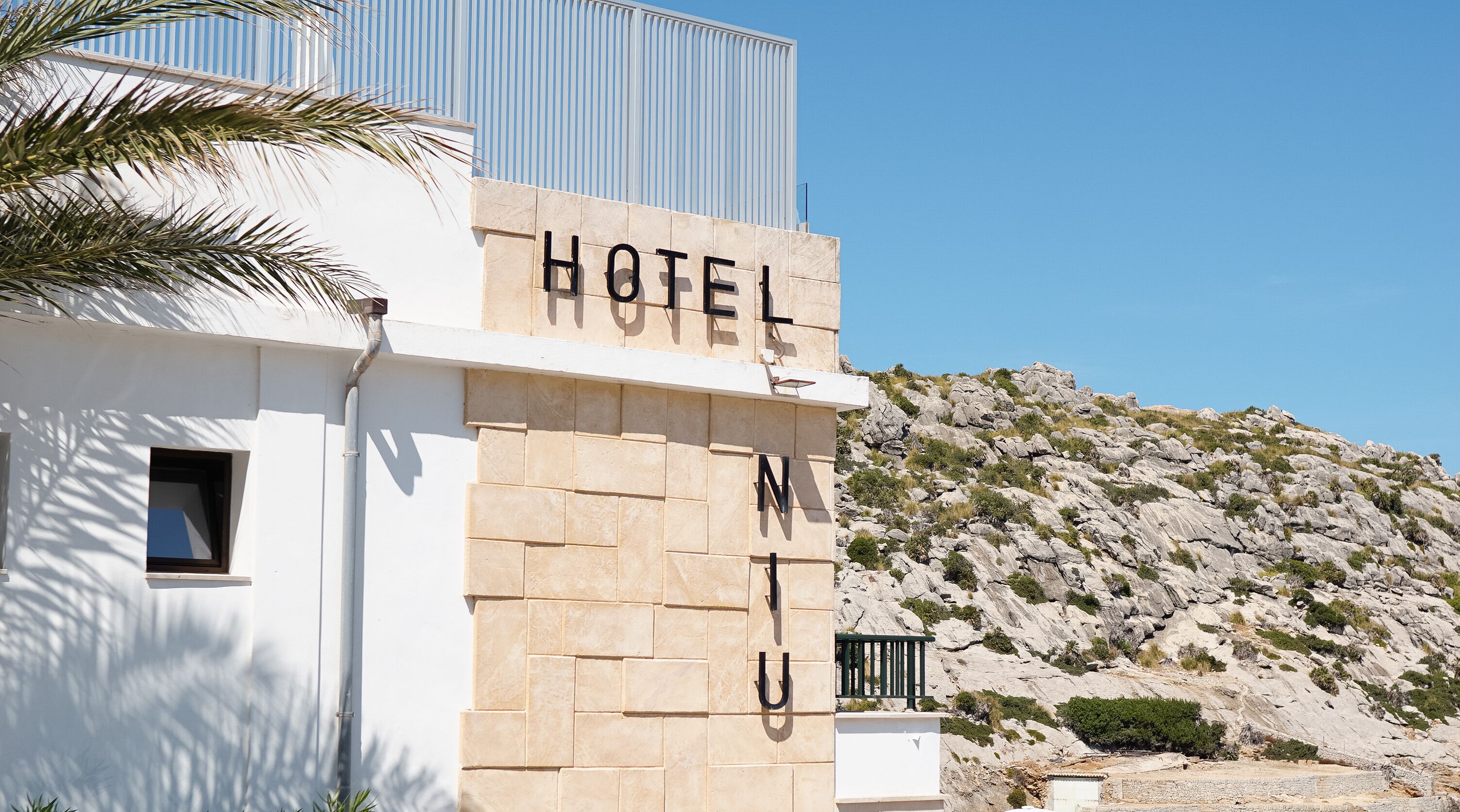 double room | minibar, in-room safe, desk, iron/ironing board