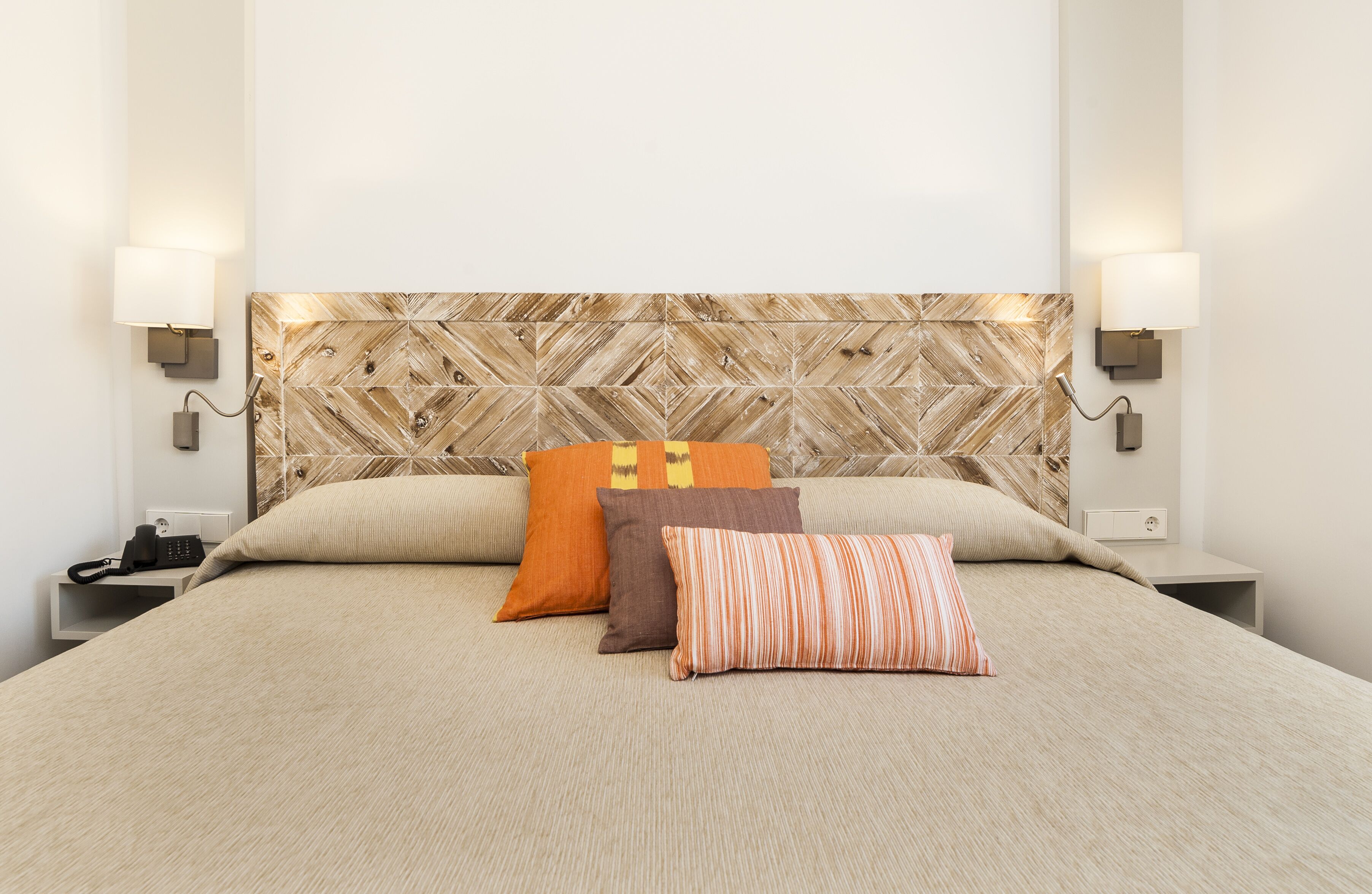 double room | minibar, in-room safe, desk, iron/ironing board