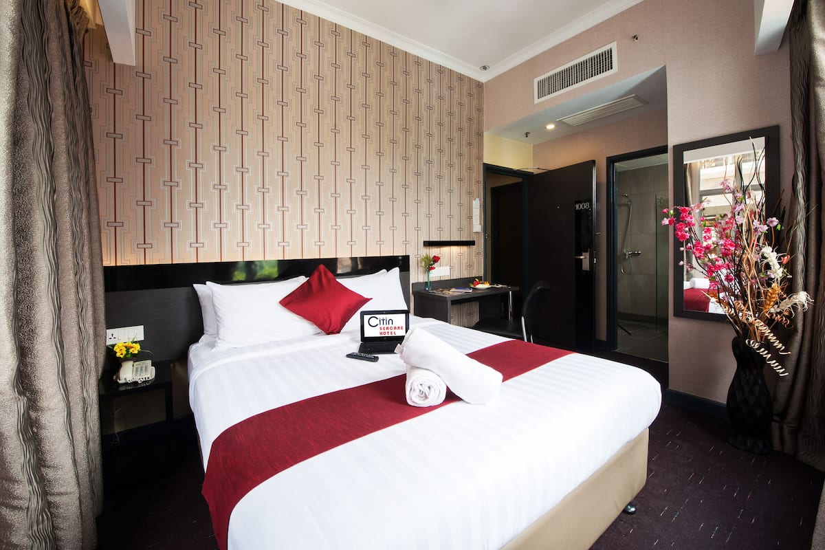 Minibar, in-room safe, individually decorated, individually furnished
