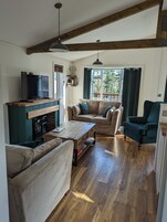 Luxury Apartment, Accessible, Ensuite (Oak Lodge - Wheelchair) | Lounge