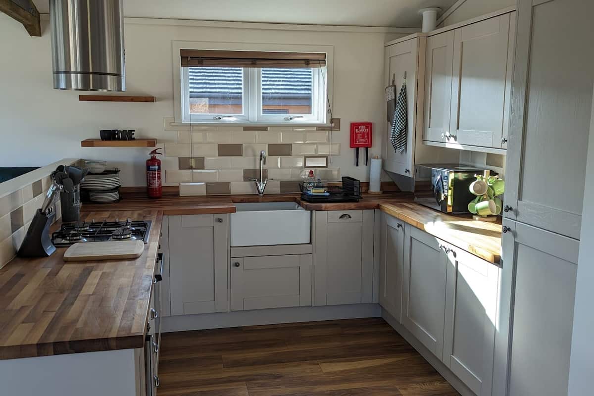 luxury apartment, accessible, ensuite (oak lodge - wheelchair) | shared kitchen