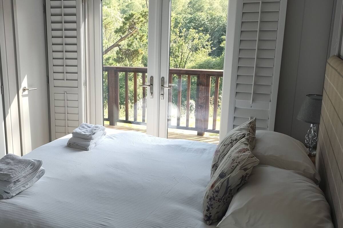 deluxe apartment, ensuite (badger)