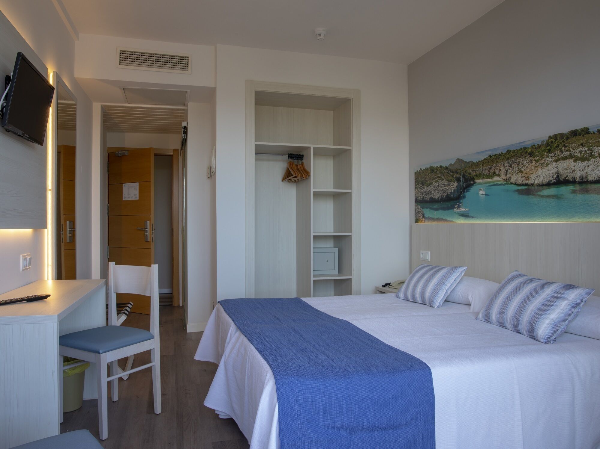 In-room safe, desk, laptop workspace, free WiFi