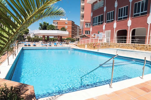 Outdoor pool, sun loungers