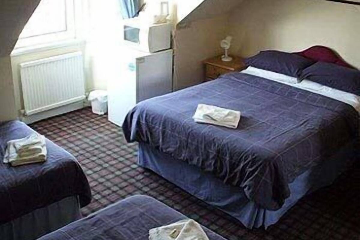 Premium bedding, desk, iron/ironing board (on request)