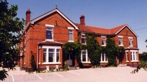 Exterior - Holly Trees Hotel (Stoke-on-Trent)