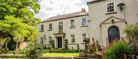 Fachada de la propiedad