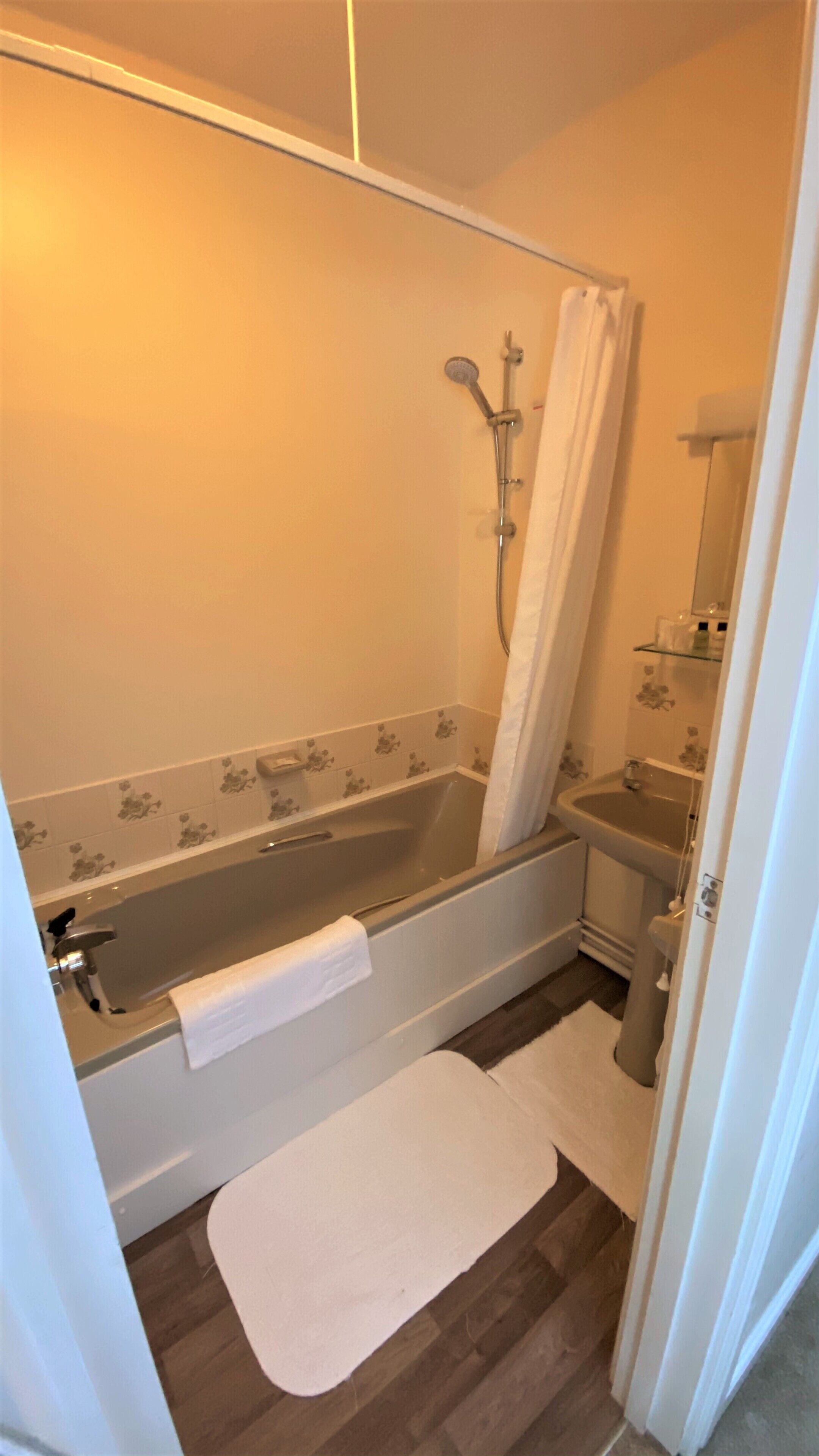 standard double room, 1 double bed | bathroom | shower, designer toiletries, towels