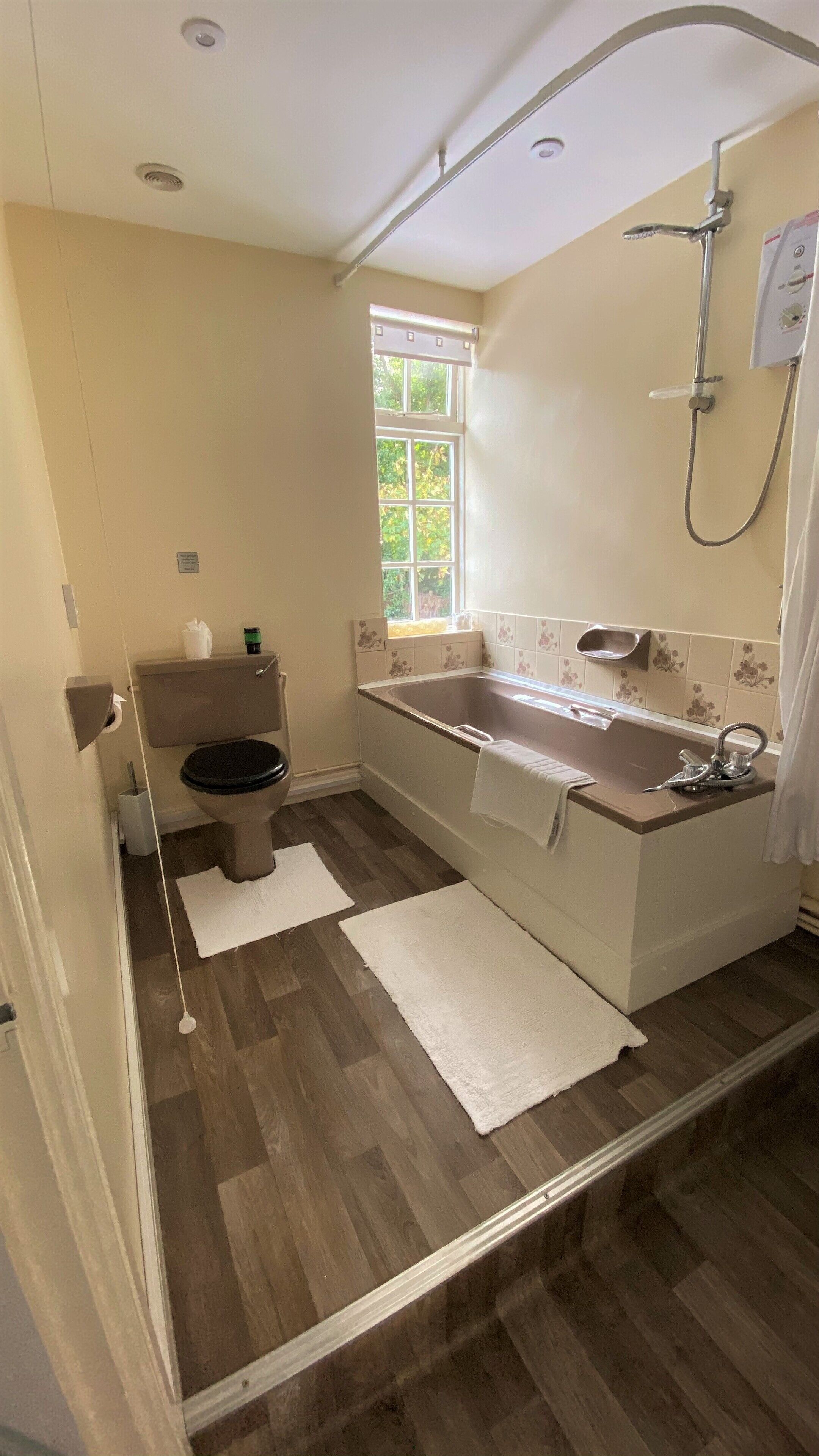 standard double room, 1 double bed | bathroom | shower, designer toiletries, towels