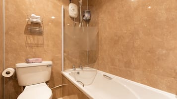 Twin Room, Ensuite | Bathroom | Shower, free toiletries, hair dryer, bathrobes