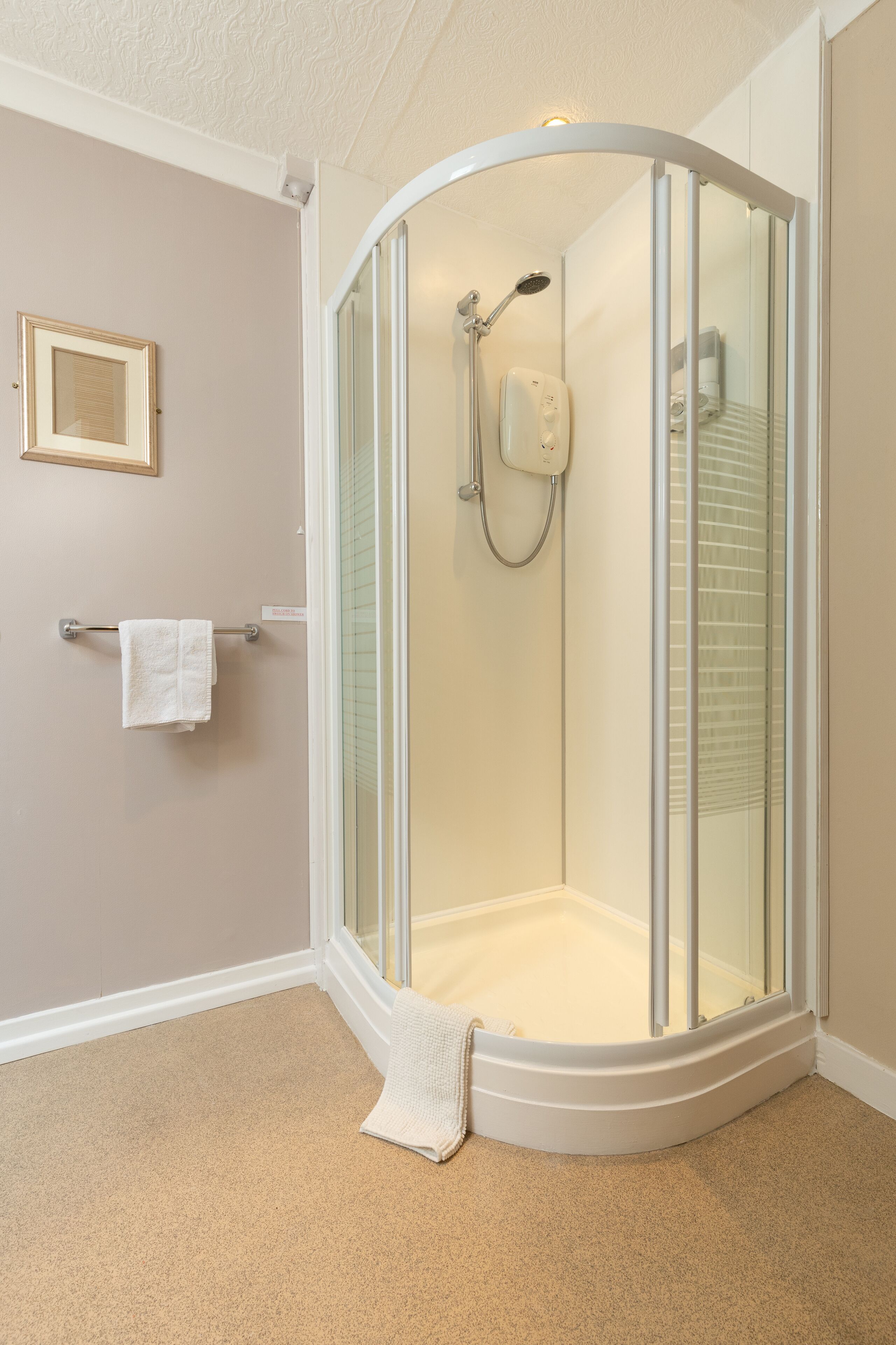 雙床房, 獨立浴室 | 浴室 | 淋浴設備、免費盥洗用品、吹風機、浴袍