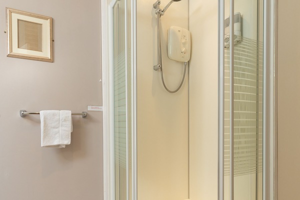 Twin Room, Ensuite | Bathroom