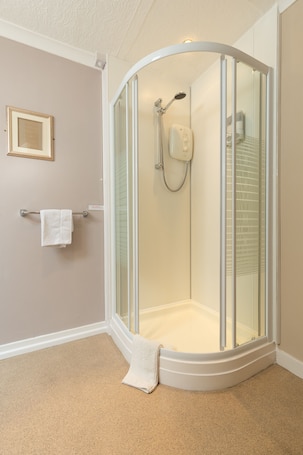 Twin Room, Ensuite | Bathroom. The Hill Hotel