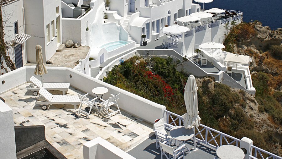 Armeni Village Rooms & Suites