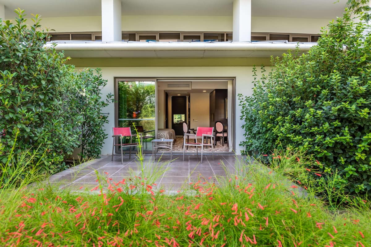 Garden Family Room, Garden Access | 高档床上用品、迷你吧（备有免费物品）、客房内保险箱、办公桌