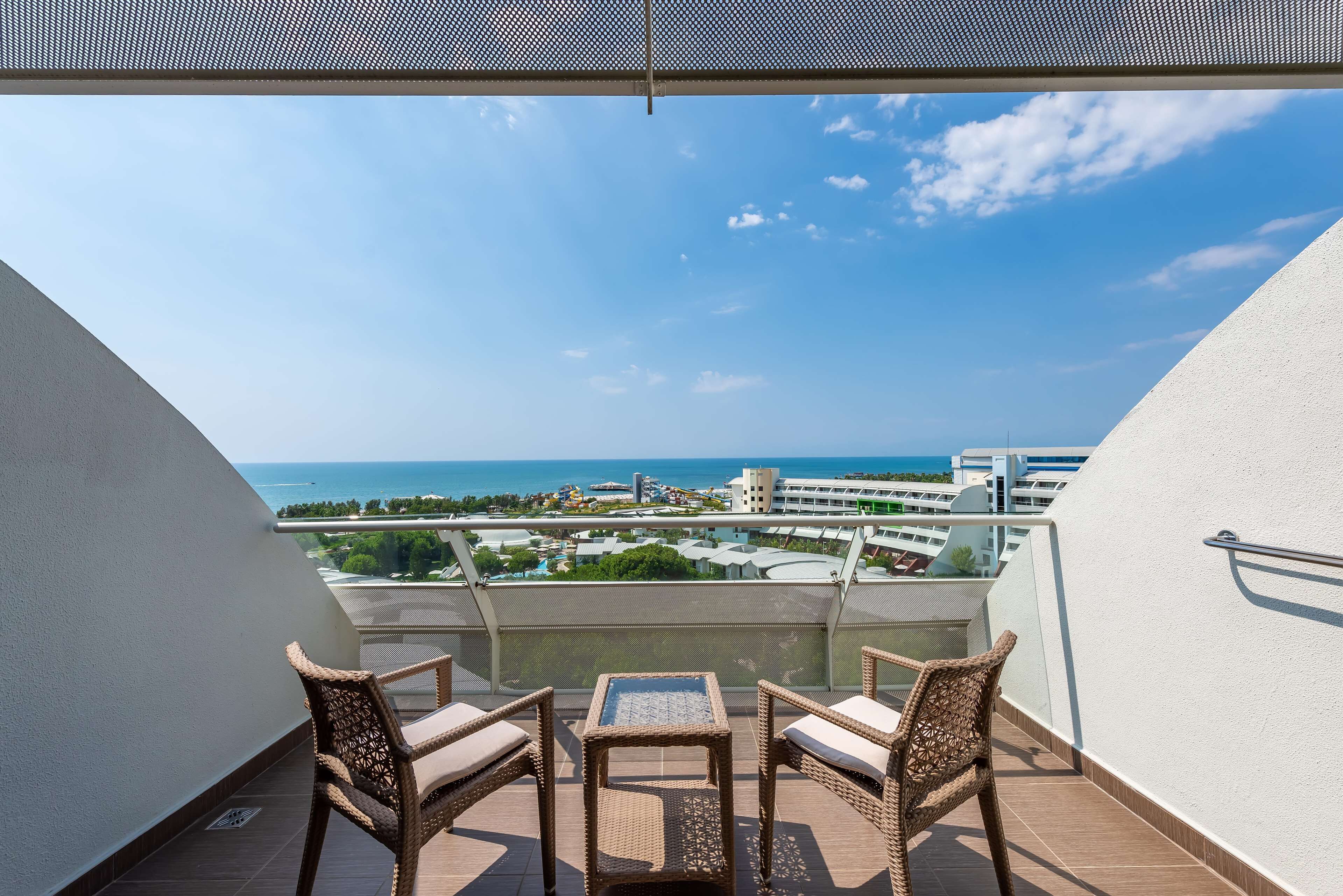 Premium bedding, free minibar, in-room safe, desk