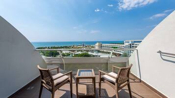 Premium bedding, free minibar, in-room safe, desk