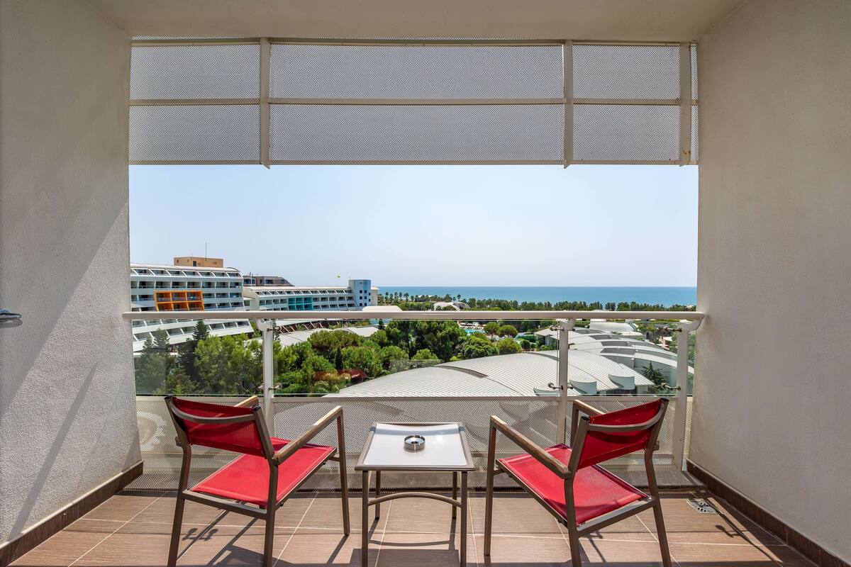 Classic Room, Superior Sea View | 高档床上用品、迷你吧（备有免费物品）、客房内保险箱、办公桌