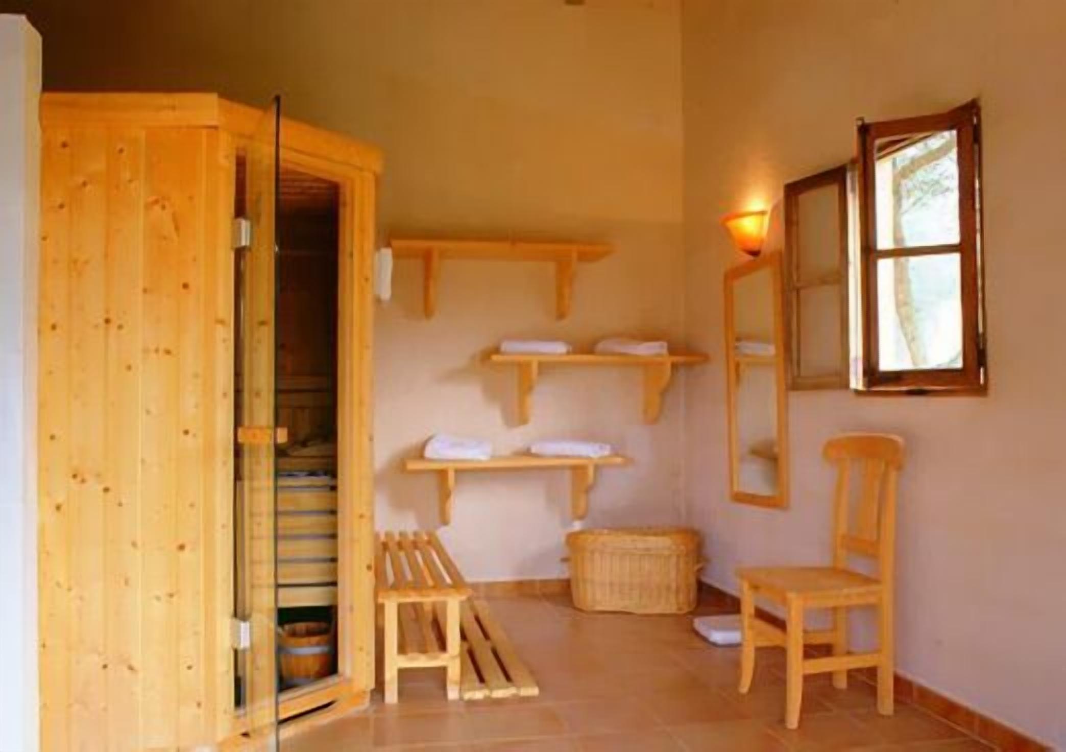 sauna, steam room, turkish bath/hammam, body treatments, aromatherapy