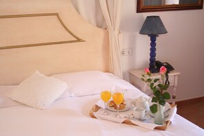 Suite – junior | Dundyner, minibar, lydisolert og wi-fi (inkludert)