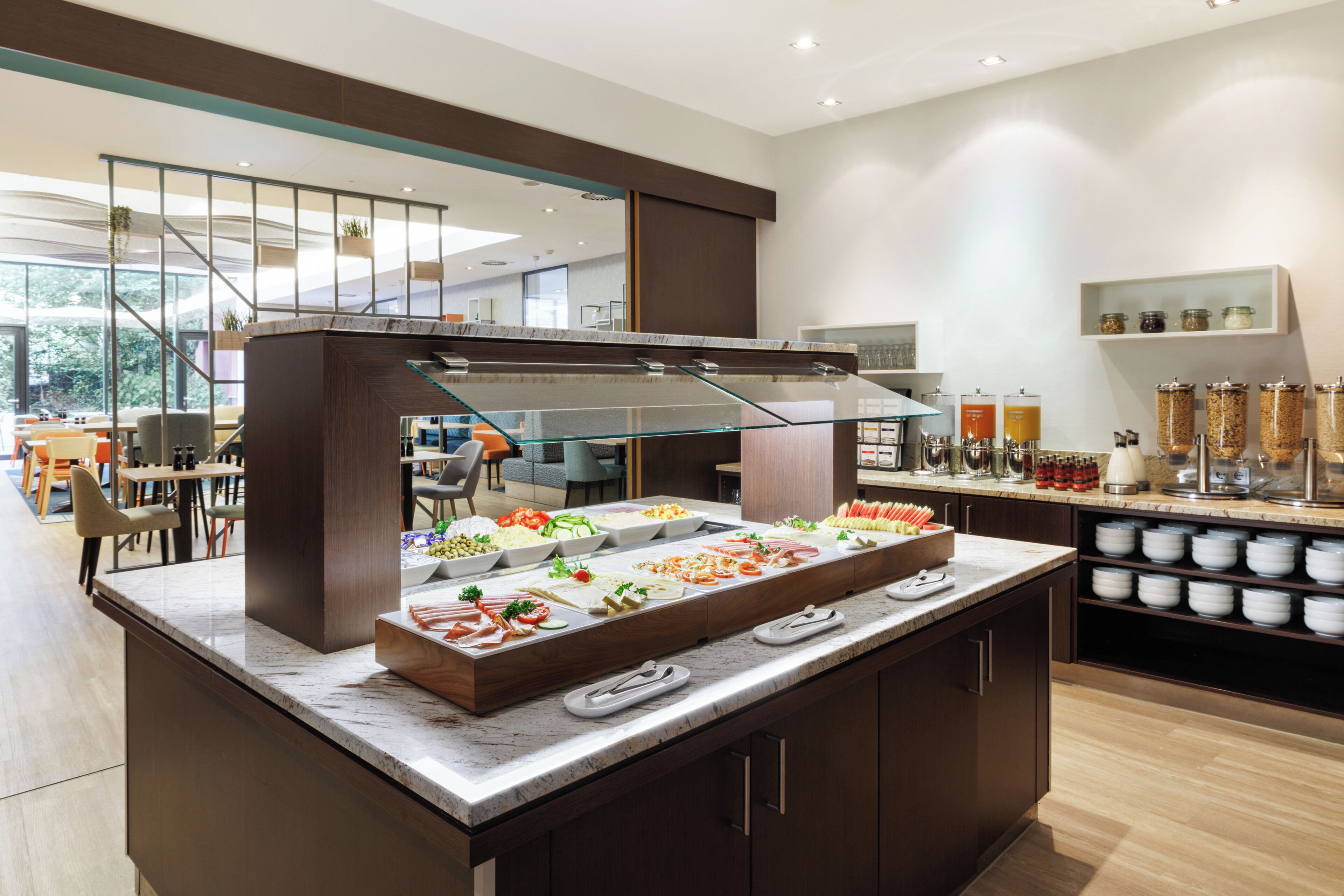 Tägliches Frühstücksbuffet gegen Gebühr