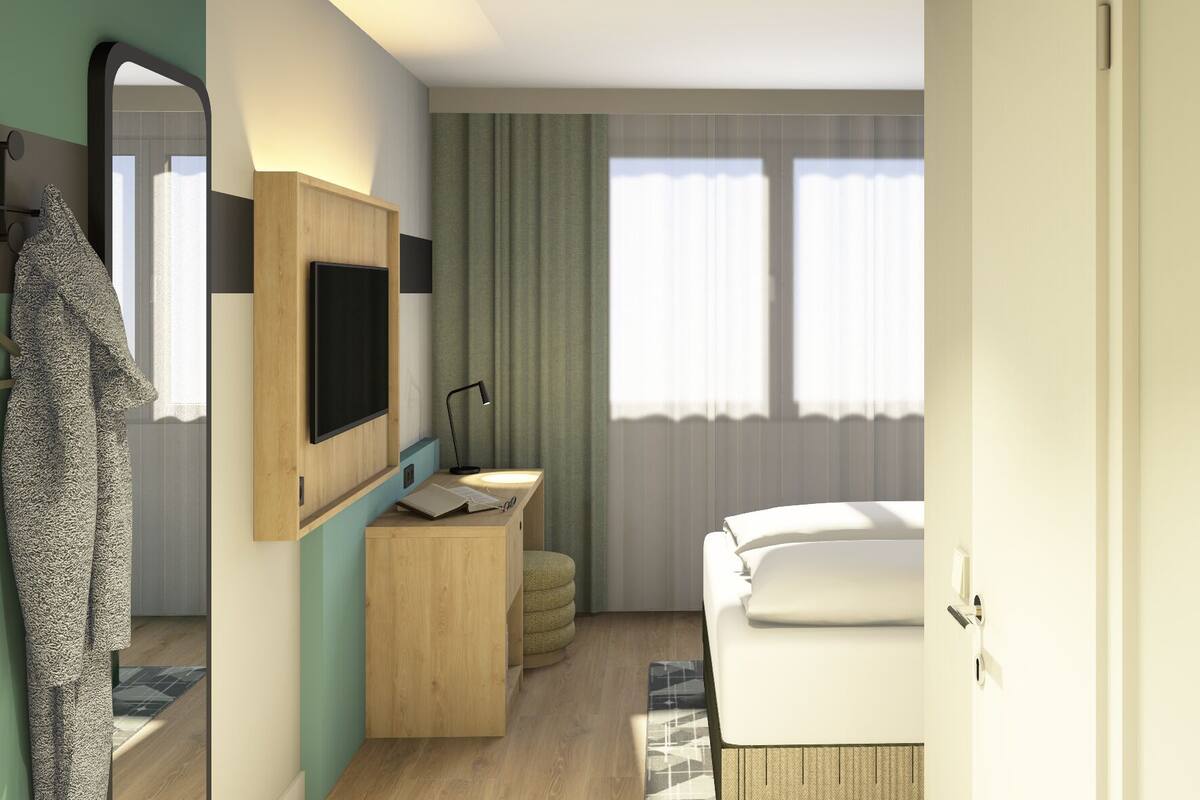 Down comforters, minibar, in-room safe, desk