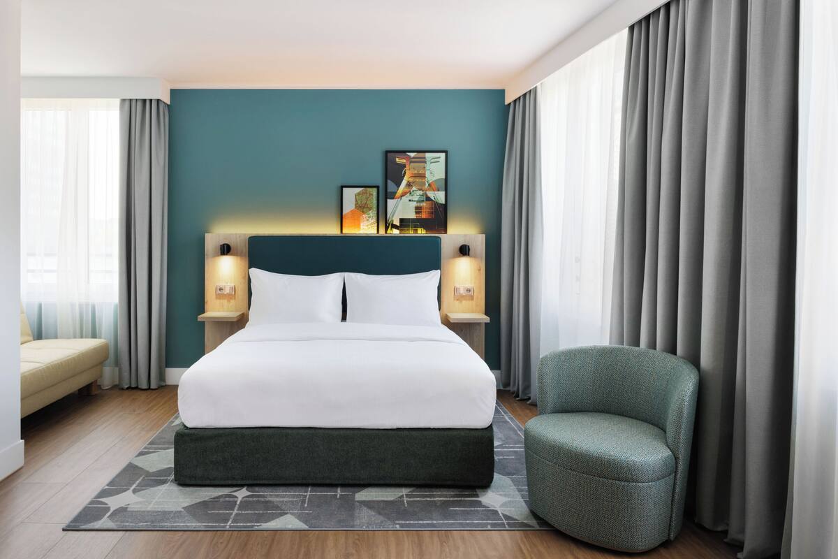 Room, 1 Queen Bed with Sofa bed