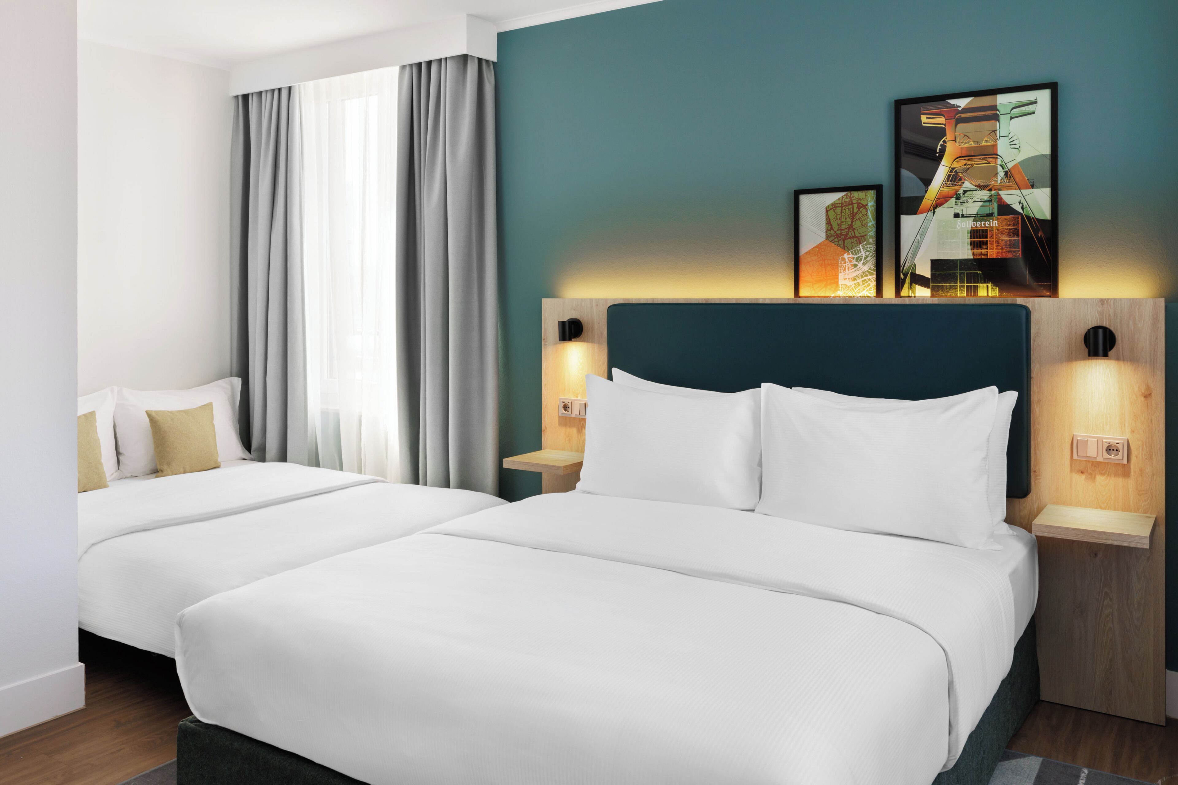 Zimmer, 1 Queen-Bett und Schlafsofa | Daunenbettdecken, Minibar, Zimmersafe, Schreibtisch