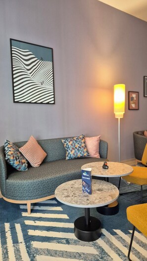 Lobby sitting area - Spark by Hilton Essen City Centre (Essen)