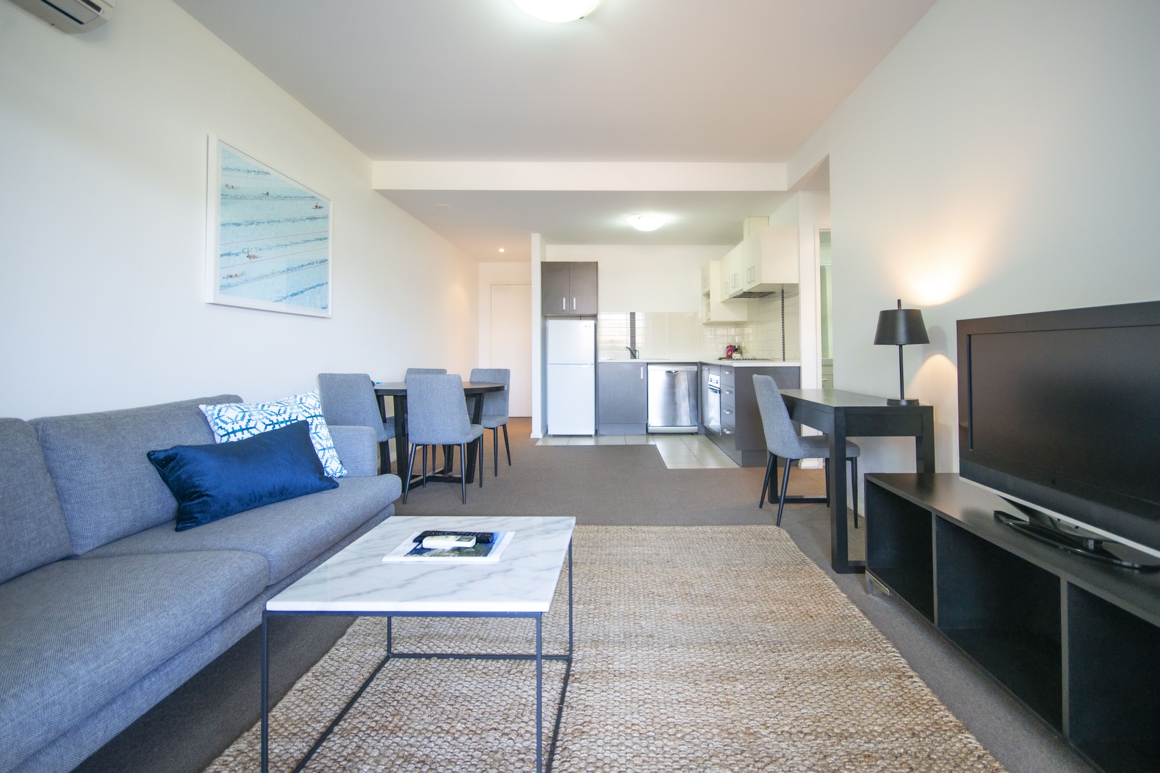 Appartement, 1 slaapkamer | Woonruimte | Een 32-inch lcd-televisie met kabelzenders en een televisie