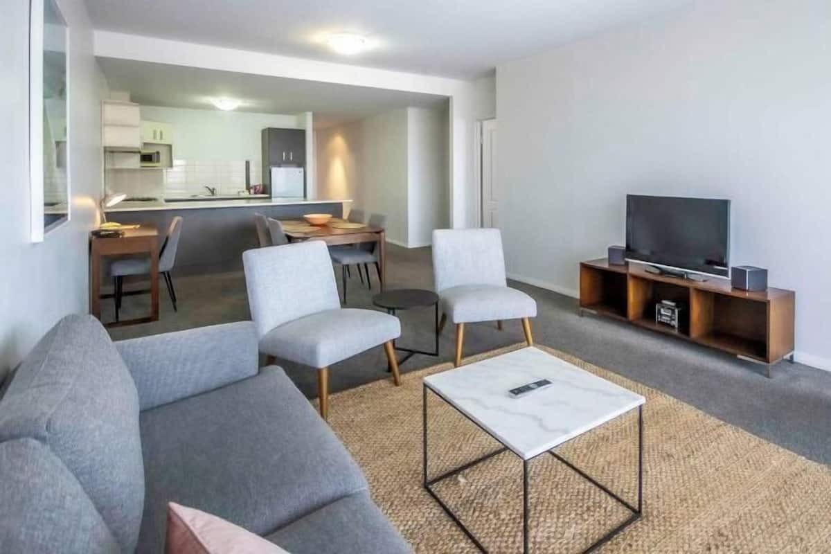 Living area | 32-inch LCD TV with cable channels, TV